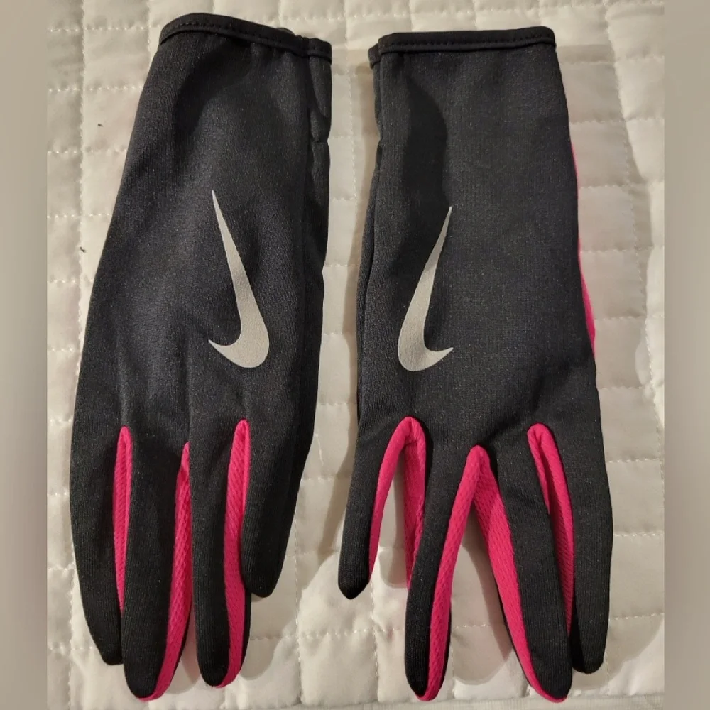 Nike Dri-FIT Black Hot Pink Running Gloves Barbiecore Feminine Sporty Athletic